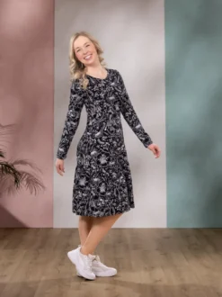 ELLEmekko (Puistossa musta / valkoinen trikoo)