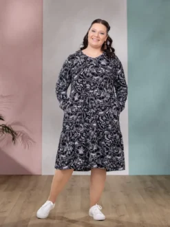 ELLEmekko (Puistossa musta / valkoinen trikoo)