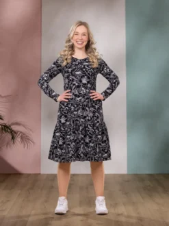 ELLEmekko (Puistossa musta / valkoinen trikoo)