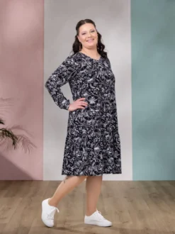 ELLEmekko (Puistossa musta / valkoinen trikoo)