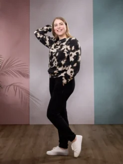 SAANAcolleget (musta harjattu joustocollege)
