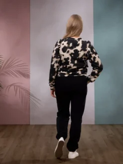 SAANAcolleget (musta harjattu joustocollege)