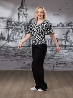 SANDRApaita (Kesyttämätön minttu trikoo)