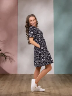 SUVImekko (Puistossa musta / valkoinen trikoo)