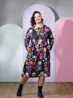 VILMAmekko (Kuningatarkukka muste / fuksia trikoo)