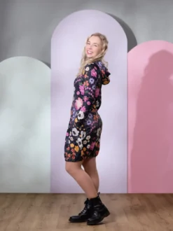 YHDESSÄmekko (Kuningatarkukka muste / fuksia trikoo)